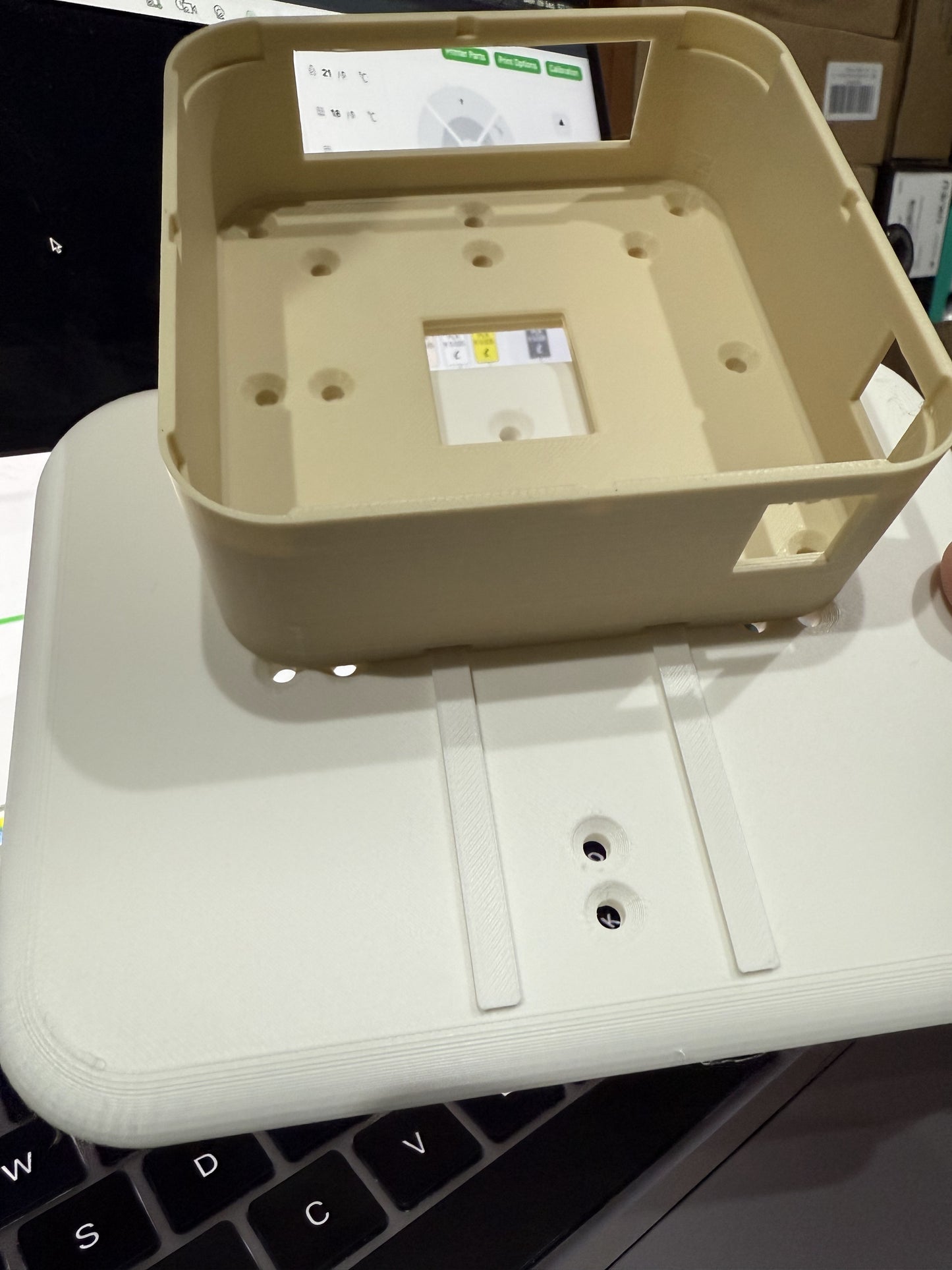 Nest Wallplate for Hive case quick release