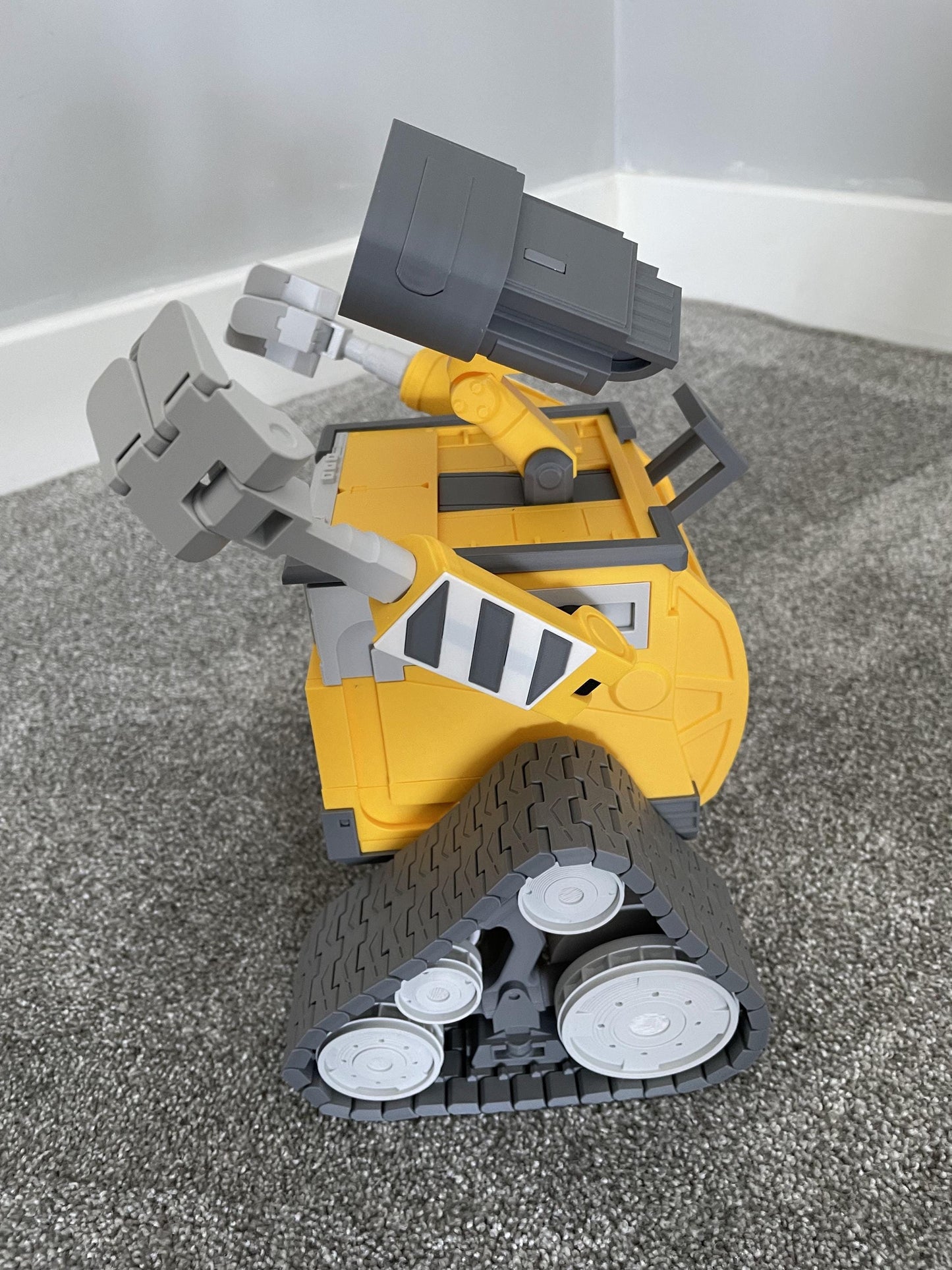 3D-Printed WALL-E Assembly Kit – No Glue Required | Articulated Robot Model | DIY Collectible
