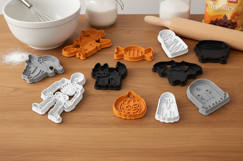 Set of 11 Halloween-themed cookie cutters