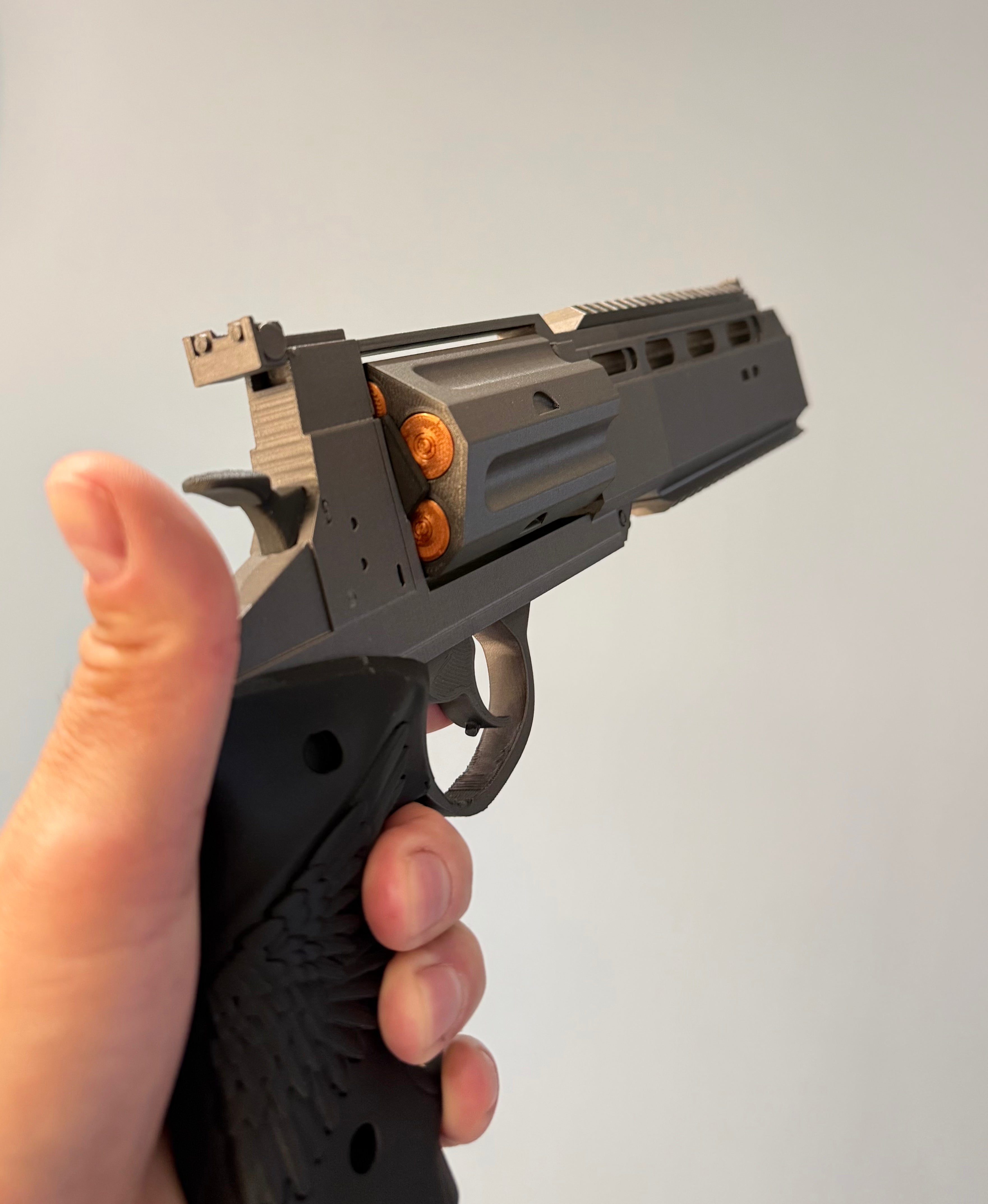 Leon's Magnum Revolver – Resident Evil Requiem Prop Kit