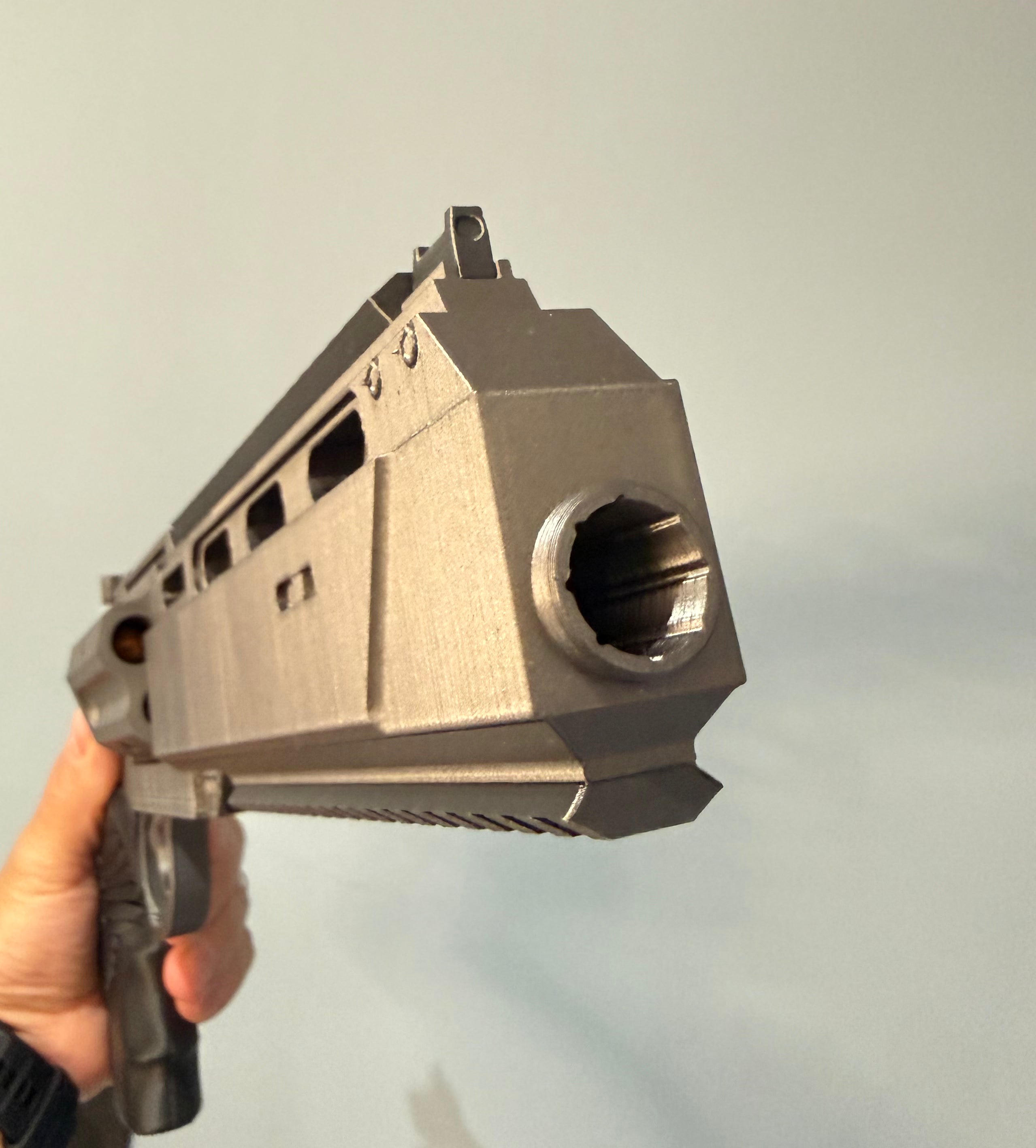 Leon's Magnum Revolver – Resident Evil Requiem Prop Kit