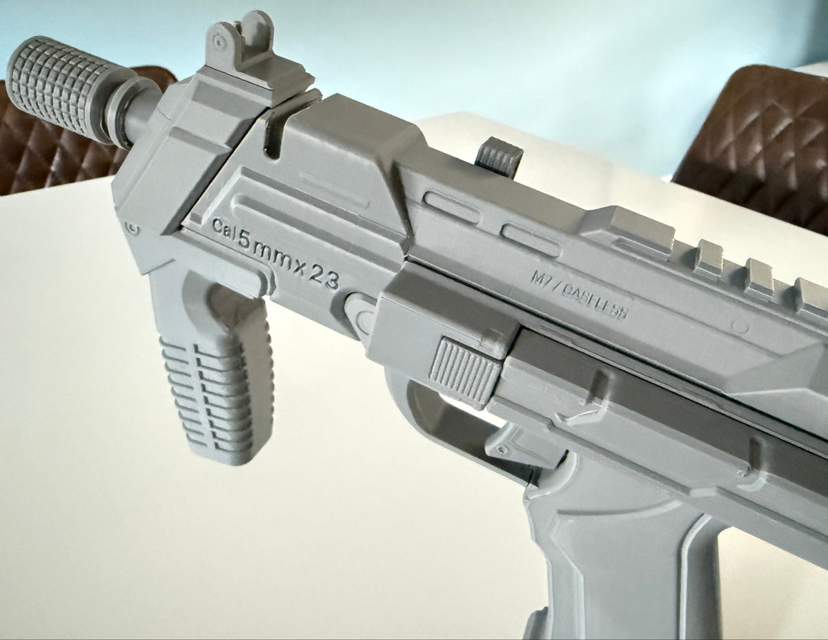 Close-up of the M7 Caseless SMG prop's front sight and muzzle with M7/CASELESS marking