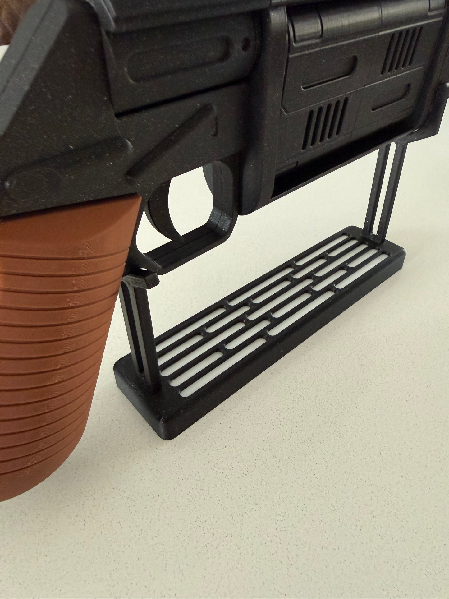 Model Kit of the iconic MW-20 Bryar used in Andor series