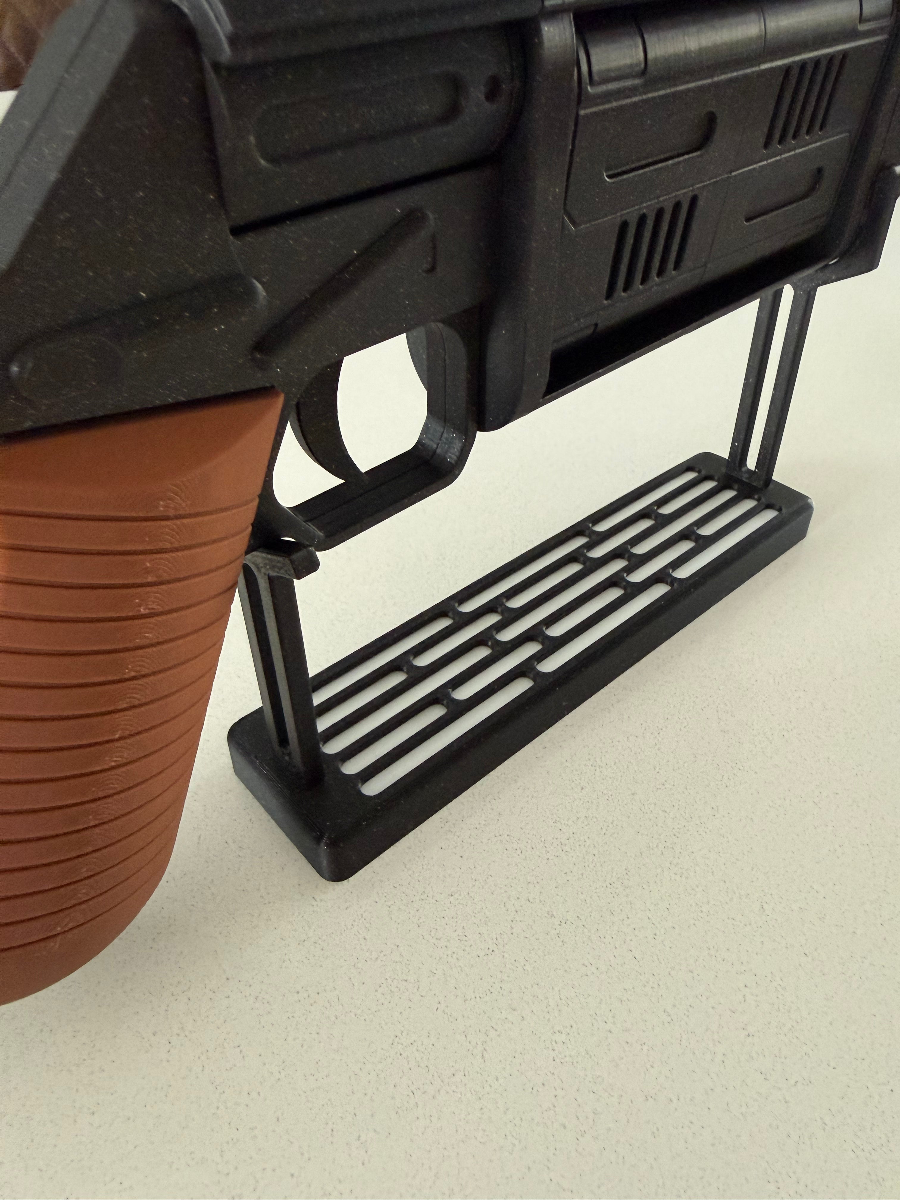 Modellbausatz des ikonischen MW-20 Bryar Blasters