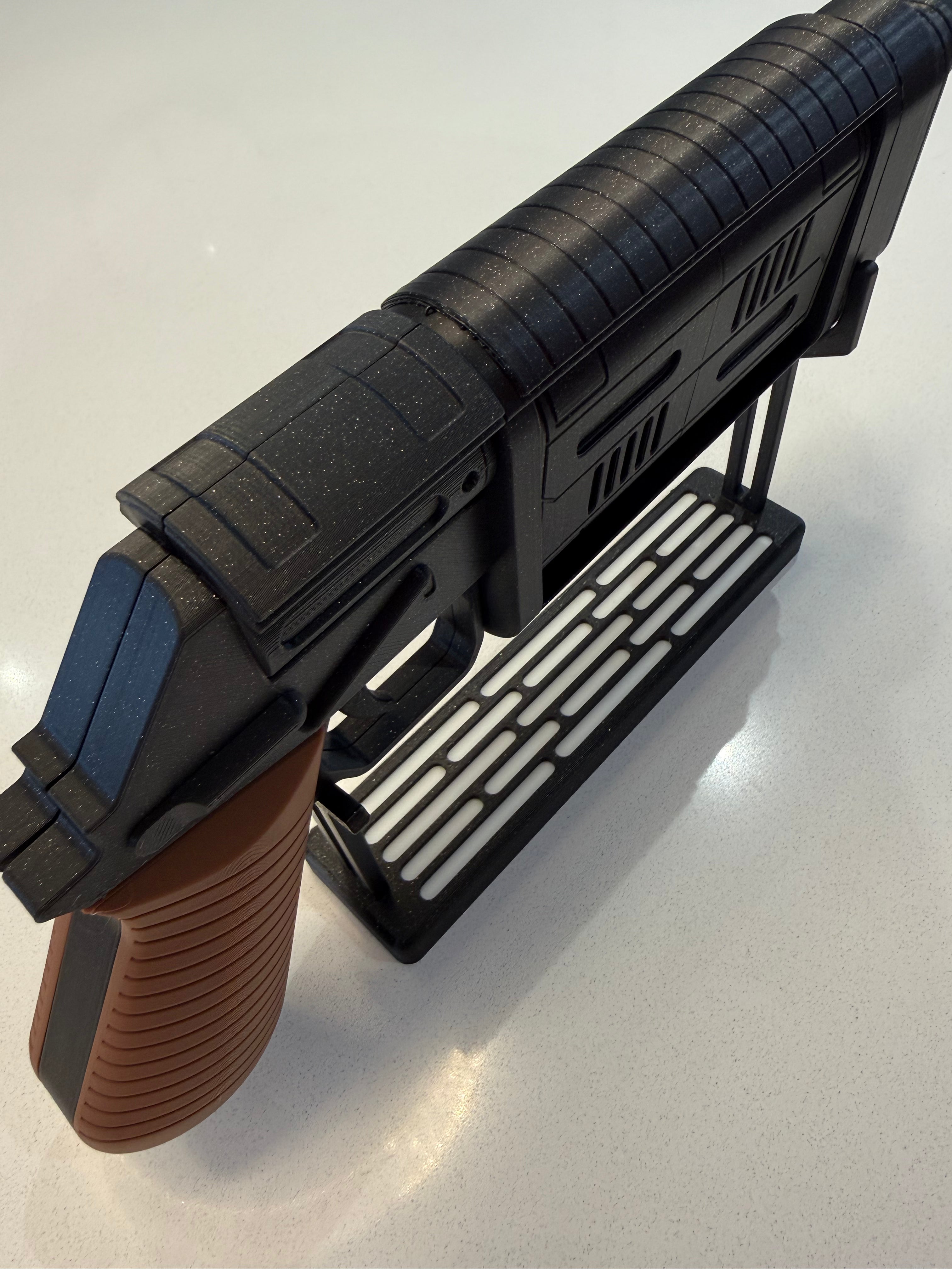 Modellbausatz des ikonischen MW-20 Bryar Blasters