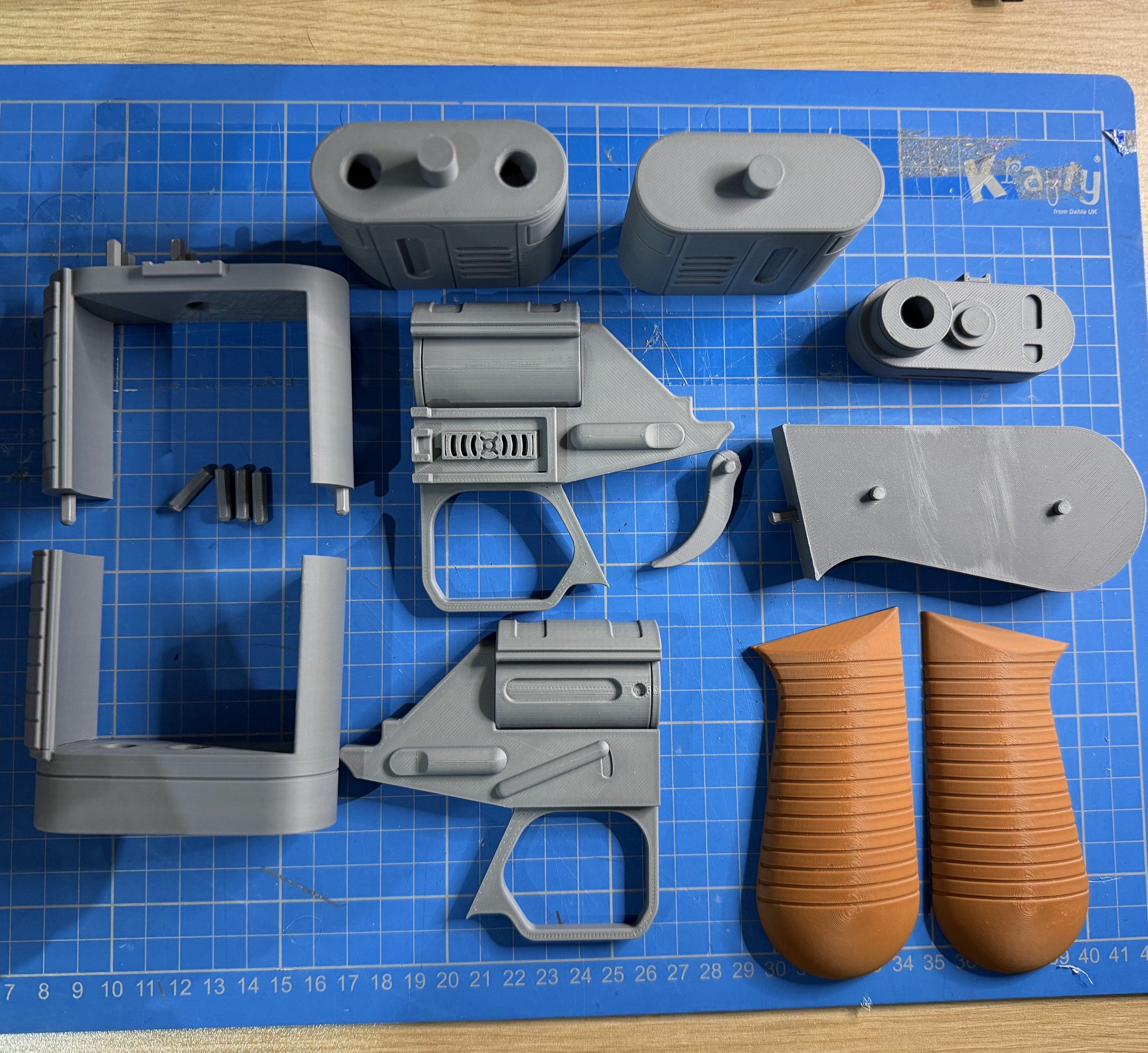 Modellbausatz des ikonischen MW-20 Bryar Blasters