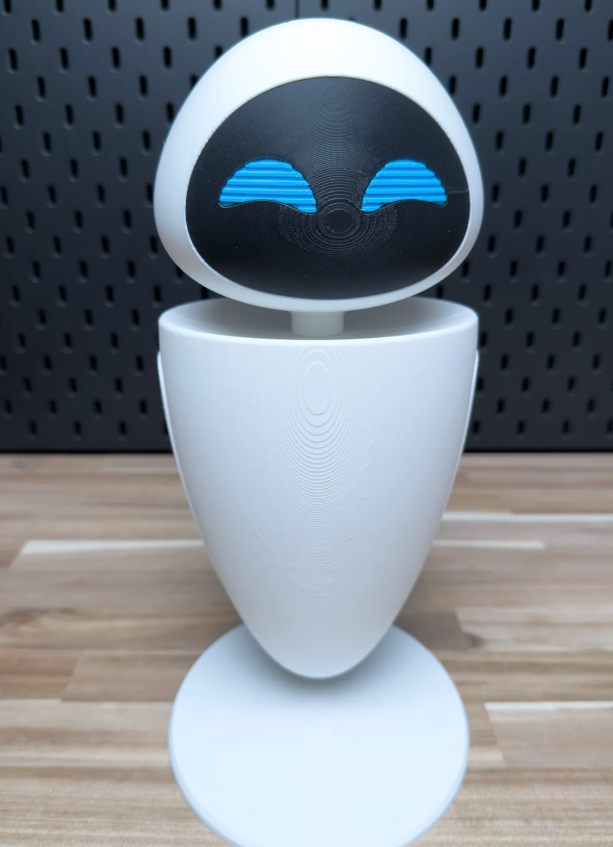 EVE Model Kit – WALL-E Companion Display Figure