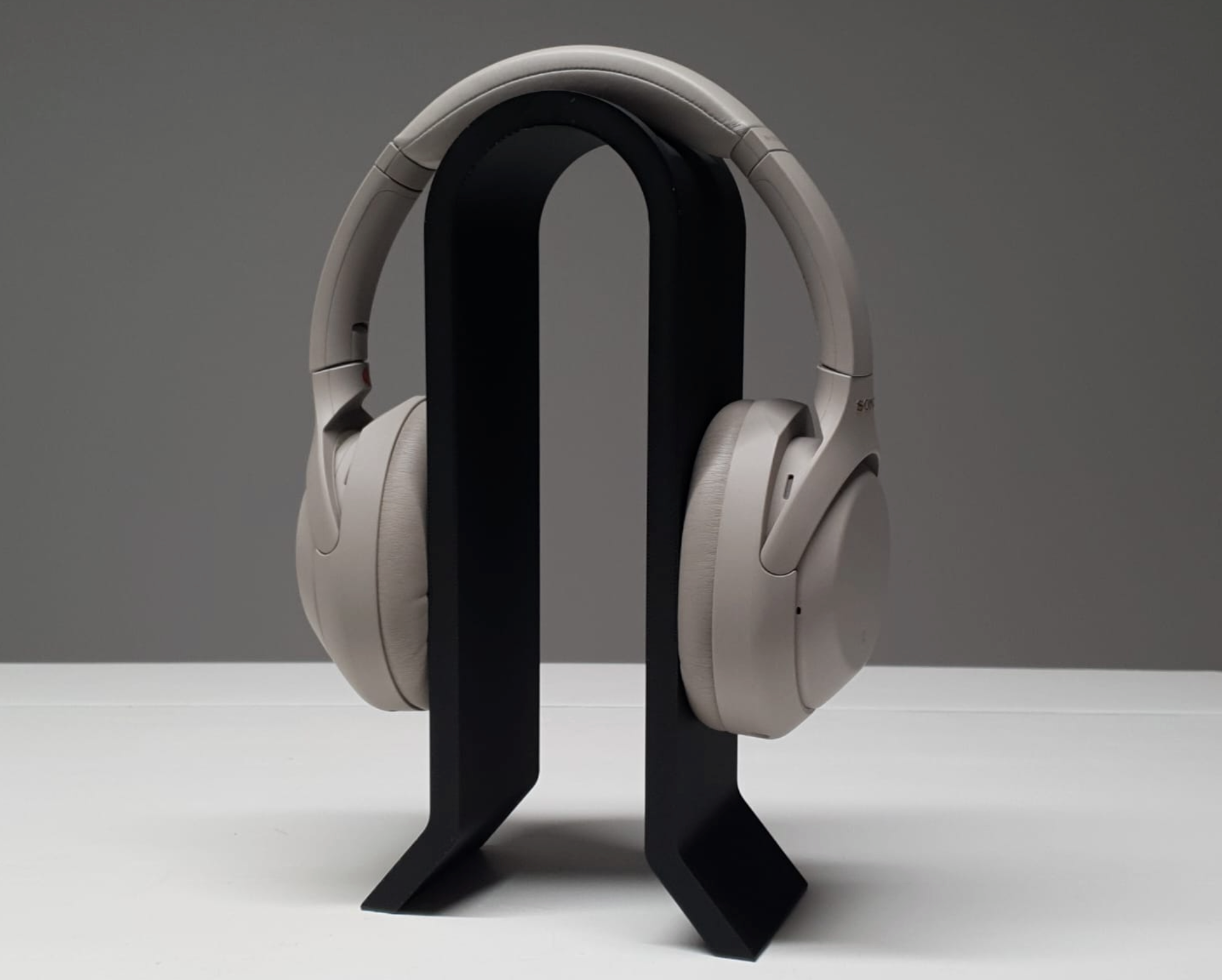 Modern Headphone Stand – 3D Printed Desk Accessory
