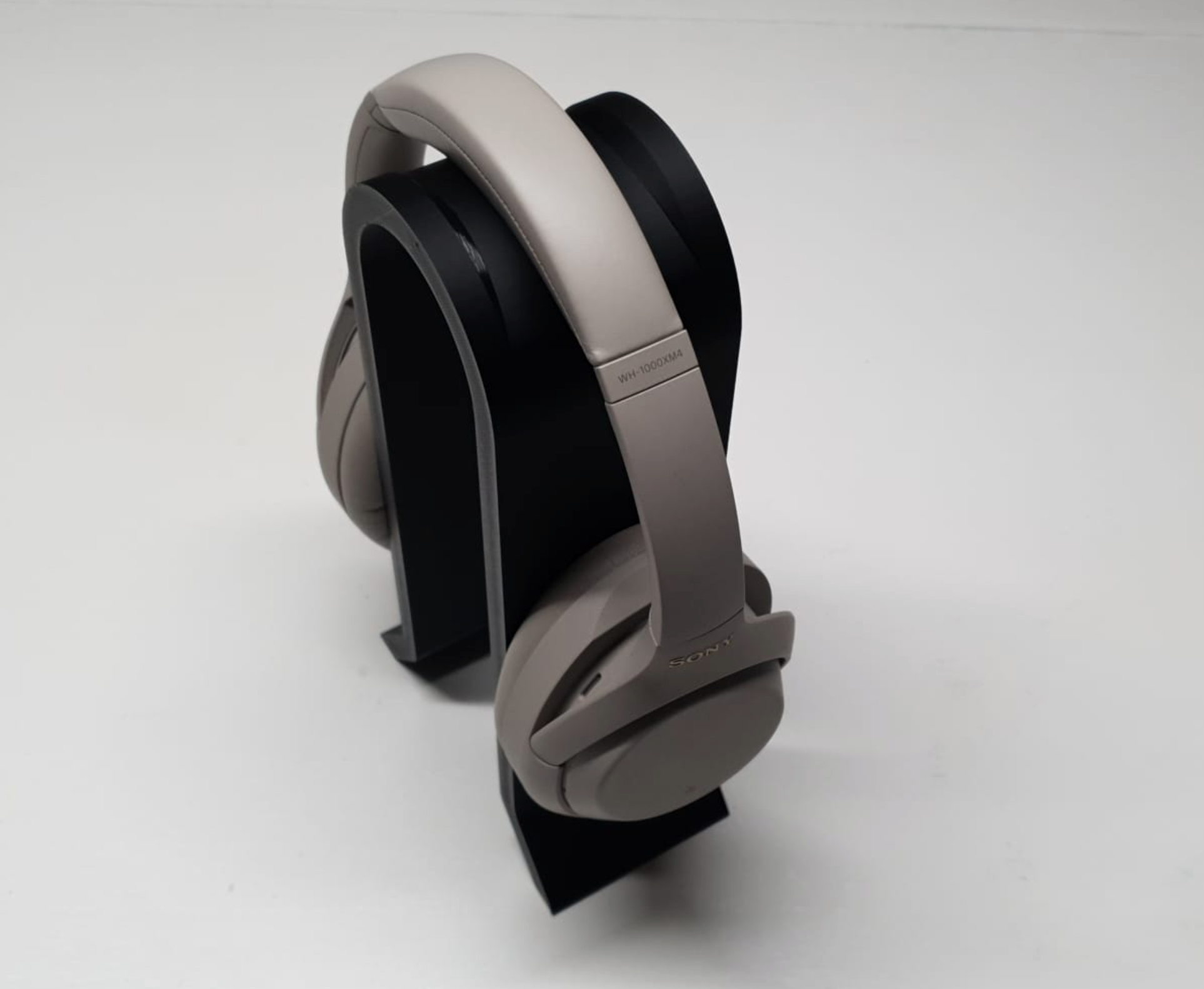 Modern Headphone Stand – 3D Printed Desk Accessory