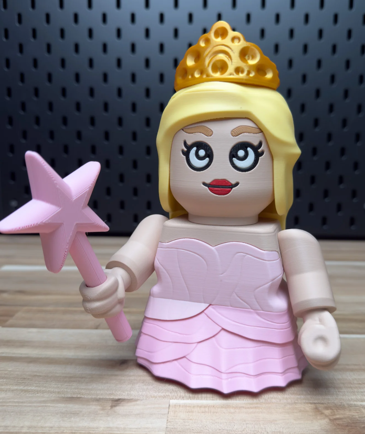 Gedrungene Glinda-Figur