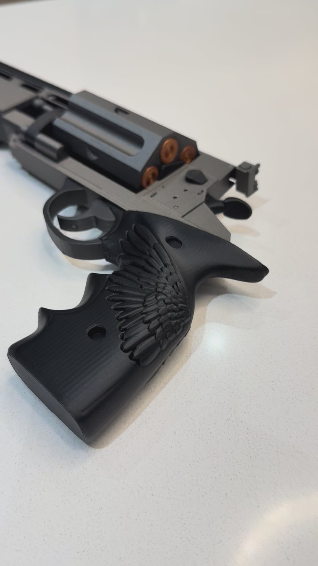 Leon's Magnum Revolver – Resident Evil Requiem Prop Kit