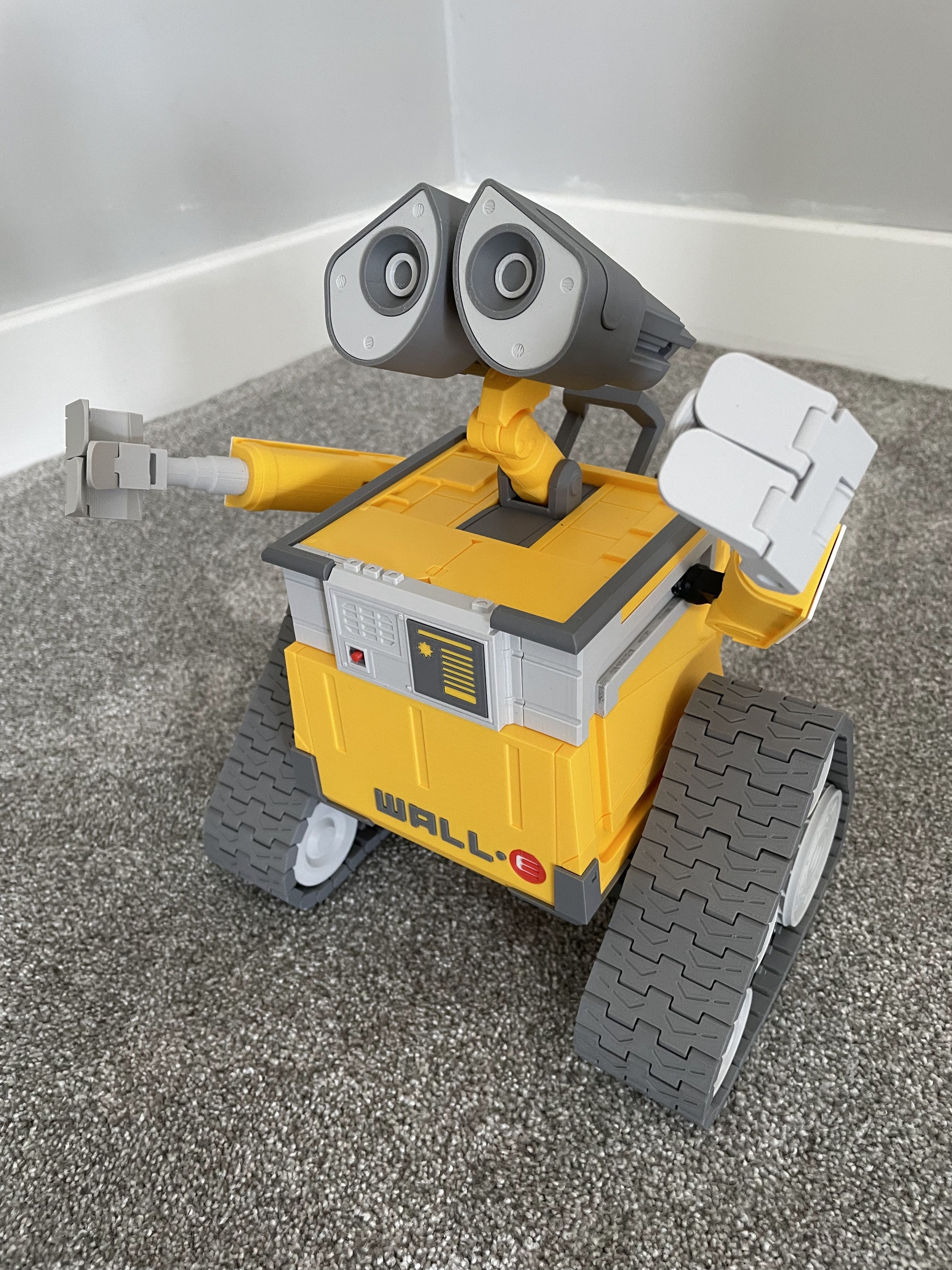 WALL-E articulated model kit build and assembly video – 3D printed prop by 3DCre8Design
